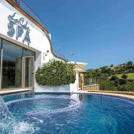 Exclusive Stunning Views, Pool & Golf