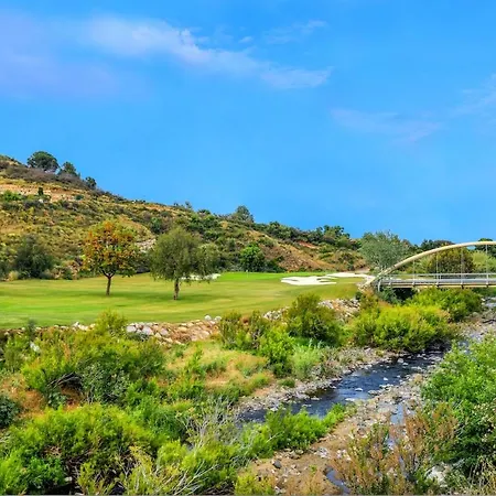 Exclusive Stunning Views, Pool & Golf Appartement