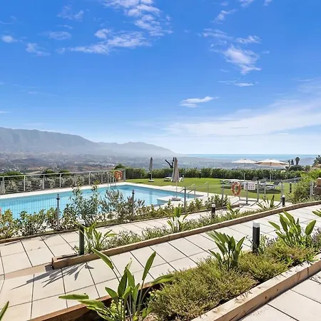 Exclusive Stunning Views, Pool & Golf *