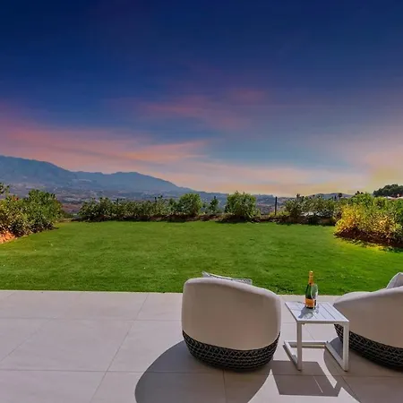 Exclusive Stunning Views, Pool & Golf