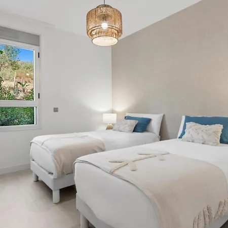 Exclusive Stunning Views, Pool & Golf Appartement *