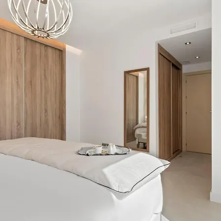 Exclusive Stunning Views, Pool & Golf Appartement
