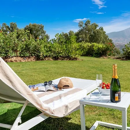 Exclusive Stunning Views, Pool & Golf Appartement