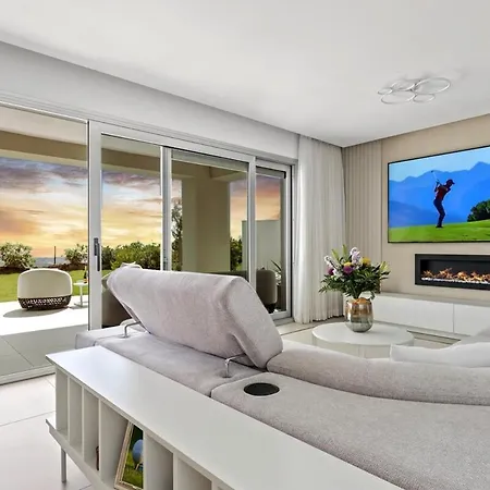 Exclusive Stunning Views, Pool & Golf *